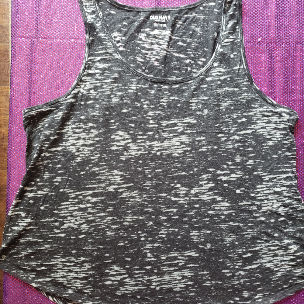 2 pk XXL Old Navy tank tops